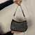 Crossbody bag média na internet