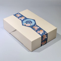 Nuevo! MINI PACK x 2 u MESA BOX CLASS con FAJA Feliz Dìa (FLOWERS) (30.5x21x8 cm tamaño A4) CAJA PARA DESAYUNOS / BOX Dulce - FELIZ DÌA en internet