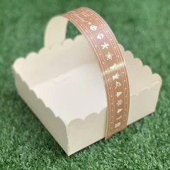 MINI PACK x 6 u NAVIDAD 06- CANASTITAS NAVIDAD (12x12x5 cm) sin tapa fondo CHAMPAGNE con Detalles en blanco - comprar online