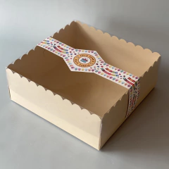 MINI PACK x 2 u MTAR Class con Faja Ilustrada " Feliz Cumple - Globos" (25x25x11cm) CAJA PARA DESAYUNOS / TORTAS de 1 piso - Nuevo ! (color natural) con Faja "Feliz Cumple - Globos" - tienda online