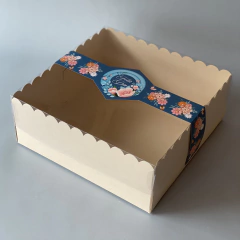 MINI PACK x 2 u MTAR Class con Faja Ilustrada "Feliz Día - Flowers" (25x25x11cm) CAJA PARA DESAYUNOS / TORTAS de 1 piso - Nuevo ! (color natural) con Faja "Feliz Día - Flowers" - wincopack