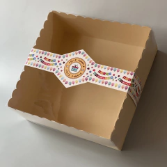 MINI PACK x 2 u MTAR Class con Faja Ilustrada " Feliz Cumple - Globos" (25x25x11cm) CAJA PARA DESAYUNOS / TORTAS de 1 piso - Nuevo ! (color natural) con Faja "Feliz Cumple - Globos" - comprar online