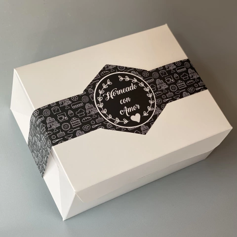 MINI PACK x 2 u DELY 17 sin visor (17x22x10 cm) con faja Ilustrada "Horneado con Amor - black"