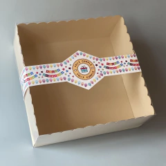 MINI PACK x 2 u MTAR Class con Faja Ilustrada " Feliz Cumple - Globos" (25x25x11cm) CAJA PARA DESAYUNOS / TORTAS de 1 piso - Nuevo ! (color natural) con Faja "Feliz Cumple - Globos" - wincopack