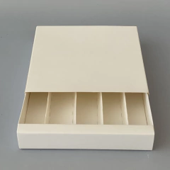 Mini Pack x 2 u CAJONERA SIMPLE BLANCA CON DIVISIONES (17x17x3 cm) BOMBONES /CHOCOLATES en internet