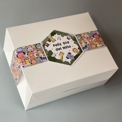 MINI PACK x 2 u DELY 17 sin visor (17x22x10 cm) con faja Ilustrada "Animales de la Selva" - comprar online