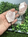 quartzo rosa na base de ferro