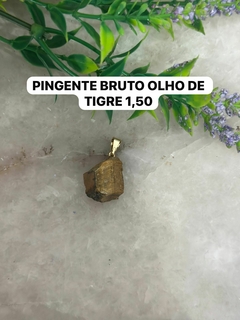 Pingente bruto no pino dourado olho de tigre