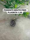 Pingente fluorita bruto no pino dourado