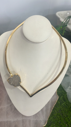Chocker drusa de ametista coração com banho aurea