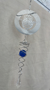 Captador de energia mão de fátima (bolinha em acrílico azul)