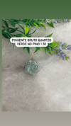 Pingente bruto no pino dourado quartzo verde