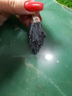 Pingente Cianita Preta banhado(aprox 4à5 cm) - comprar online
