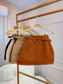 Short Saia Alfaiataria com Cinto (veste 38/40) - Loja Girls Chick