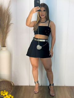 Conjunto Cropped Pérolas + Short Saia (Veste 38/40)