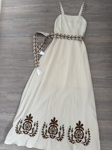 Vestido bordado Maisa na internet
