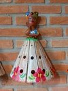 BONECA ARANDELA TURBANTE 40CM SAIA PÁTINA COM FLOR