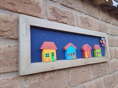 QUADRO VILA CASINHAS E ÁRVORE - comprar online