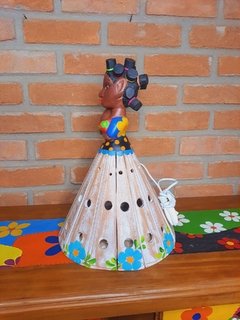 Boneca Luminária em Madeira 40cm Tererê Pátina com Flor Azul - comprar online