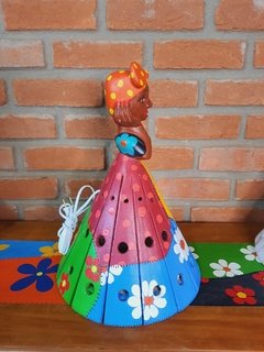 Boneca Luminária em Madeira 40cm Turbante Laranja Saia em Patchwork na internet