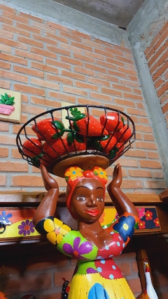 Imagem do BONECA FRUTEIRA 85 CM CESTA NA CABEÇA