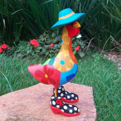 Galinha de chapéu e sapatos de bolinhas M