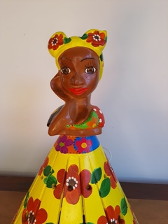 Imagem do Boneca Luminária em Madeira 40cm Turbate Saia Floral Amarela