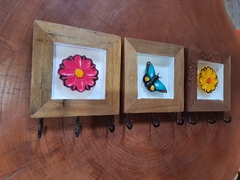 Kit 3 Porta-chaves Quadro de Borboleta e Flores 3 ganchos - Porão da Arte - Lécio e Alcinéia