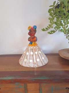 Boneca Luminária em Madeira 30cm Turbante Saia em Pátina