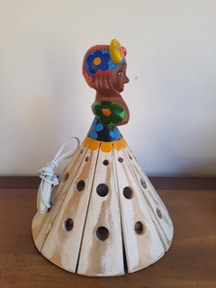 Boneca Luminária em Madeira 30cm Turbante Saia em Pátina na internet