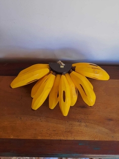 Penca de Banana Amarela em Madeira - Porão da Arte - Lécio e Alcinéia