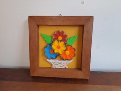 Quadro Flores 22x22cm fundo colorido - Porão da Arte - Lécio e Alcinéia