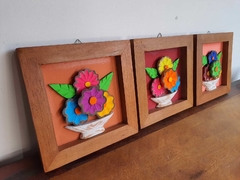 Kit 3 Quadros Flores 22x22cm fundo colorido