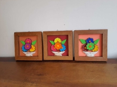 Imagem do Kit 3 Quadros Flores 22x22cm fundo colorido