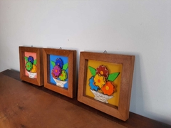 Kit 3 Quadros Flores 22x22cm fundo colorido - loja online