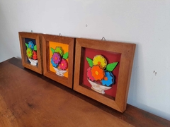 Kit 3 Quadros Flores 22x22cm fundo colorido - loja online