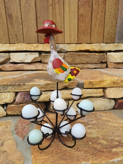 Galinha Porta-ovos de Chapéu em Madeira Pátina e Colorida