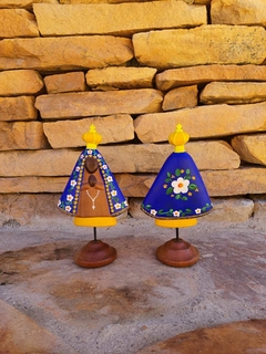 Nossa Senhora Aparecida em Madeira Sobre Pedestal - comprar online