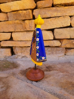 Nossa Senhora Aparecida em Madeira Sobre Pedestal - comprar online