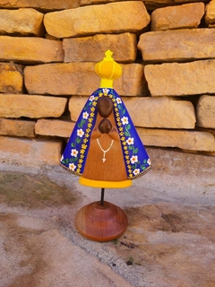 Nossa Senhora Aparecida em Madeira Sobre Pedestal - loja online