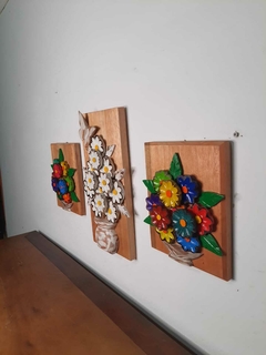 Kit 3 Quadros Flores Coloridas e Branco 1 Grande 2 Pequenos - comprar online