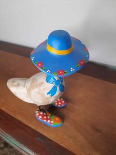 Imagem do Galinha de Chapéu 30 cm Azul Claro