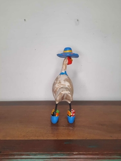 Galinha de Chapéu 30 cm Azul Claro - comprar online
