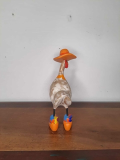 Galinha de Chapéu 30 cm Laranja Claro - comprar online