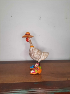 Galinha de Chapéu 30 cm Laranja Claro na internet