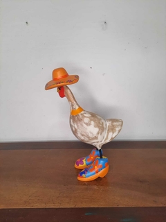 Galinha de Chapéu 30 cm Laranja Claro na internet