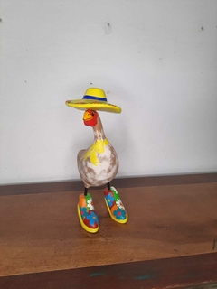 Galinha de Chapéu 30 cm Amarelo Limão - comprar online