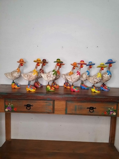 Imagem do Galinha de Chapéu 30 cm Laranja Claro