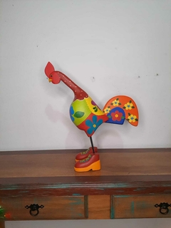 Casal Galo 48 cm e Galinha 46 cm de Sapatos em Madeira Vinho e Amarelo - loja online