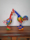 Casal Galo 48 cm e Galinha 40 cm de Sapatos em Madeira Azul Escuro e Vermelho